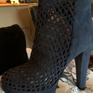 Marches Vous  “Olivia” platform ankle Booties.